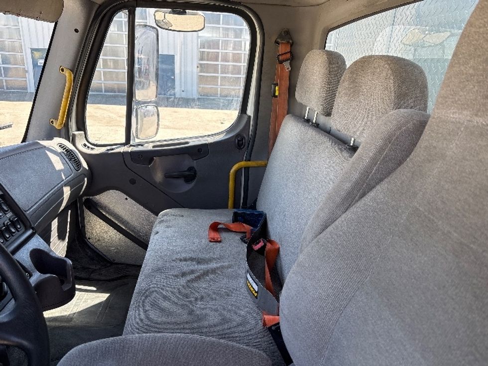 Flatbed Truck-Light and Medium Duty Trucks-Freightliner-2019-114SD-Calgary-AB-146,512\n\t\tkm-$ 143,500 - Image 15