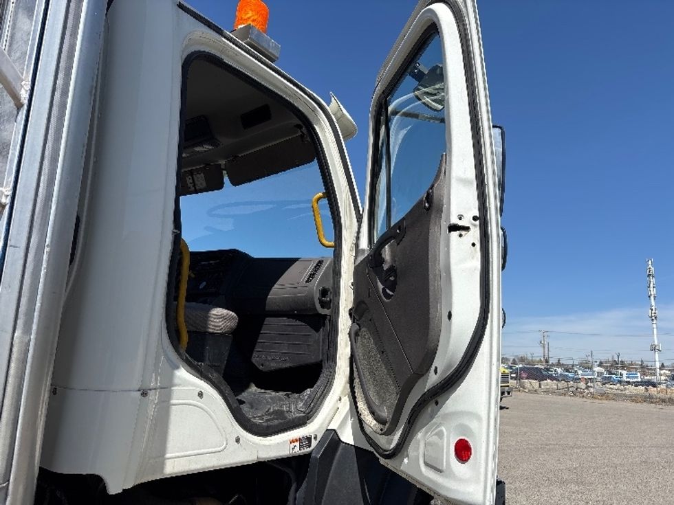 Flatbed Truck-Light and Medium Duty Trucks-Freightliner-2019-114SD-Calgary-AB-146,512\n\t\tkm-$ 143,500 - Image 16