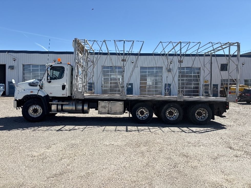 Flatbed Truck-Light and Medium Duty Trucks-Freightliner-2019-114SD-Calgary-AB-146,512\n\t\tkm-$ 143,500 - Image 4