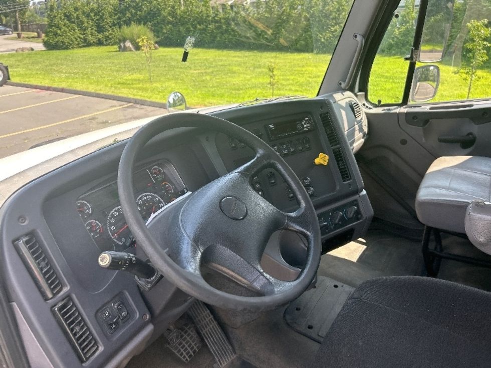 Flatbed Truck-Light and Medium Duty Trucks-Freightliner-2019-114SD-Chicopee-MA-166,433\n\t\tmiles-$ 109,250 - Image 17