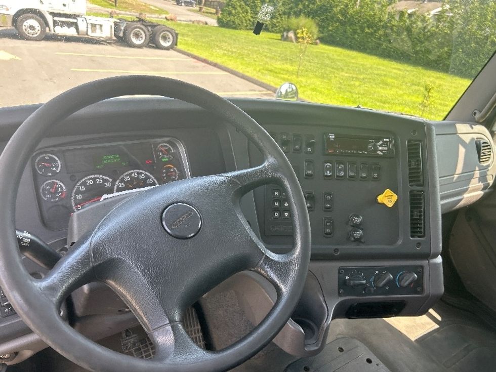 Flatbed Truck-Light and Medium Duty Trucks-Freightliner-2019-114SD-Chicopee-MA-166,433\n\t\tmiles-$ 109,250 - Image 18