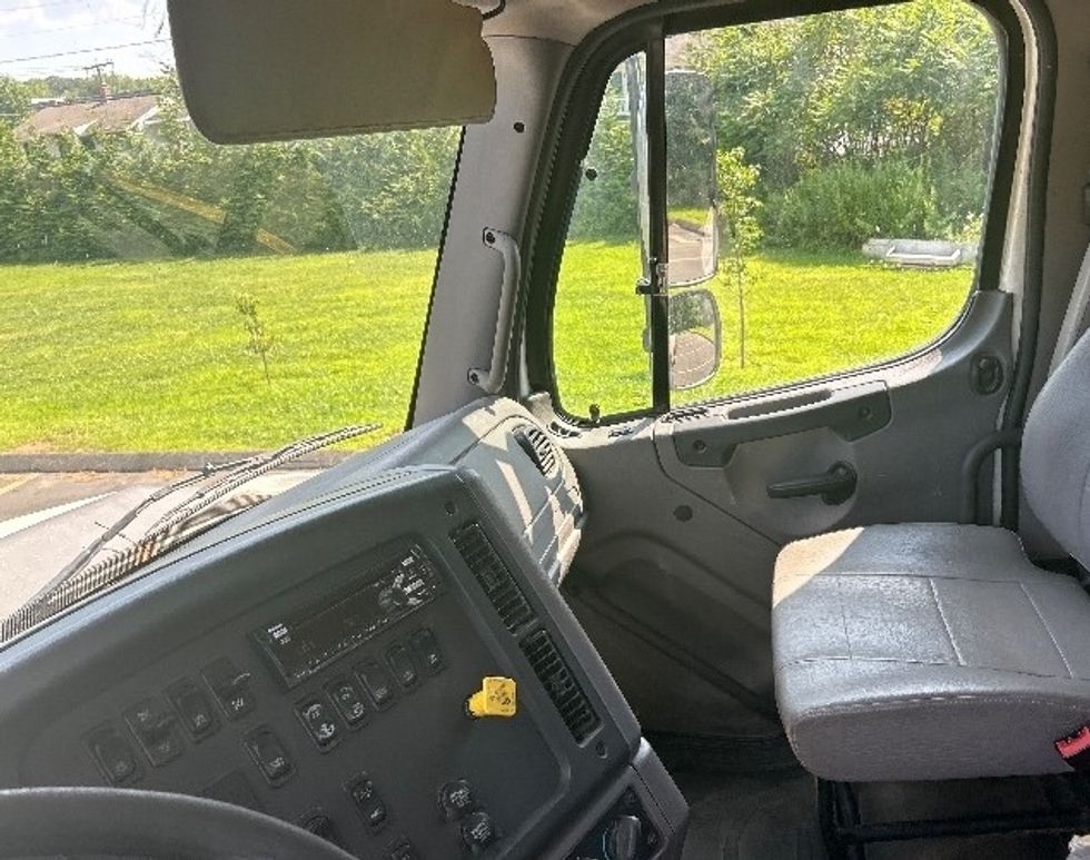 Flatbed Truck-Light and Medium Duty Trucks-Freightliner-2019-114SD-Chicopee-MA-166,433\n\t\tmiles-$ 109,250 - Image 19