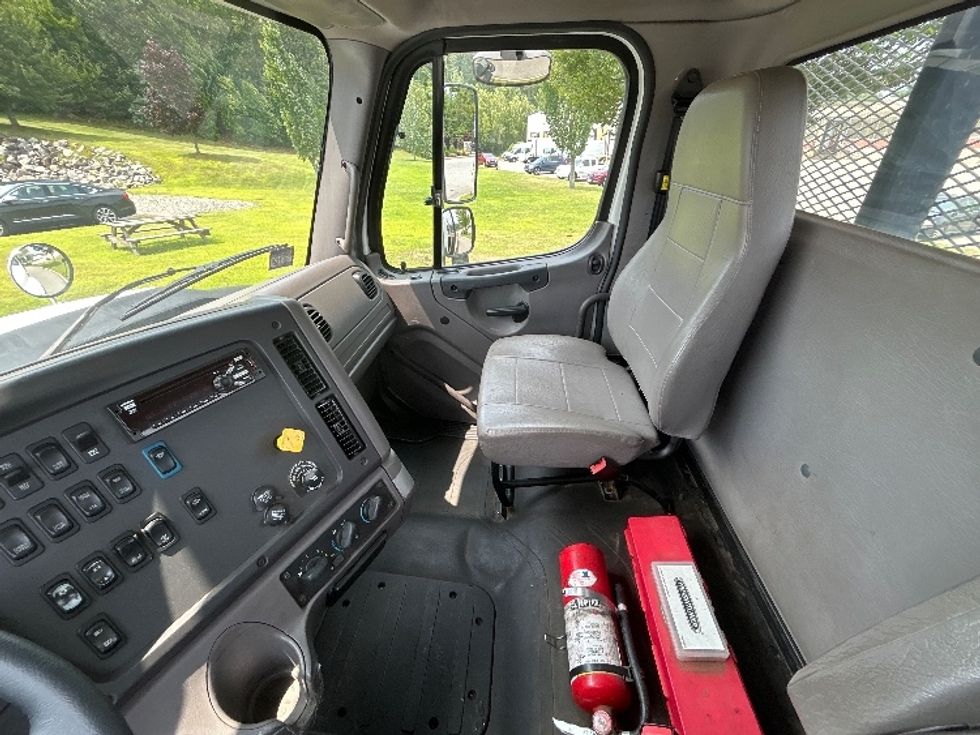 Flatbed Truck-Light and Medium Duty Trucks-Freightliner-2019-114SD-Fitchburg-MA-235,691\n\t\tmiles-$ 95,000 - Image 18