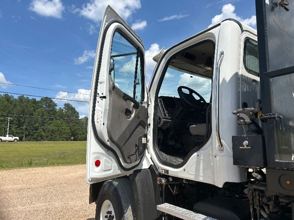 Flatbed Truck-Light and Medium Duty Trucks-Freightliner-2019-114SD-Hattiesburg-MS-257,409\n\t\tmiles-$ 98,250 - Image 15