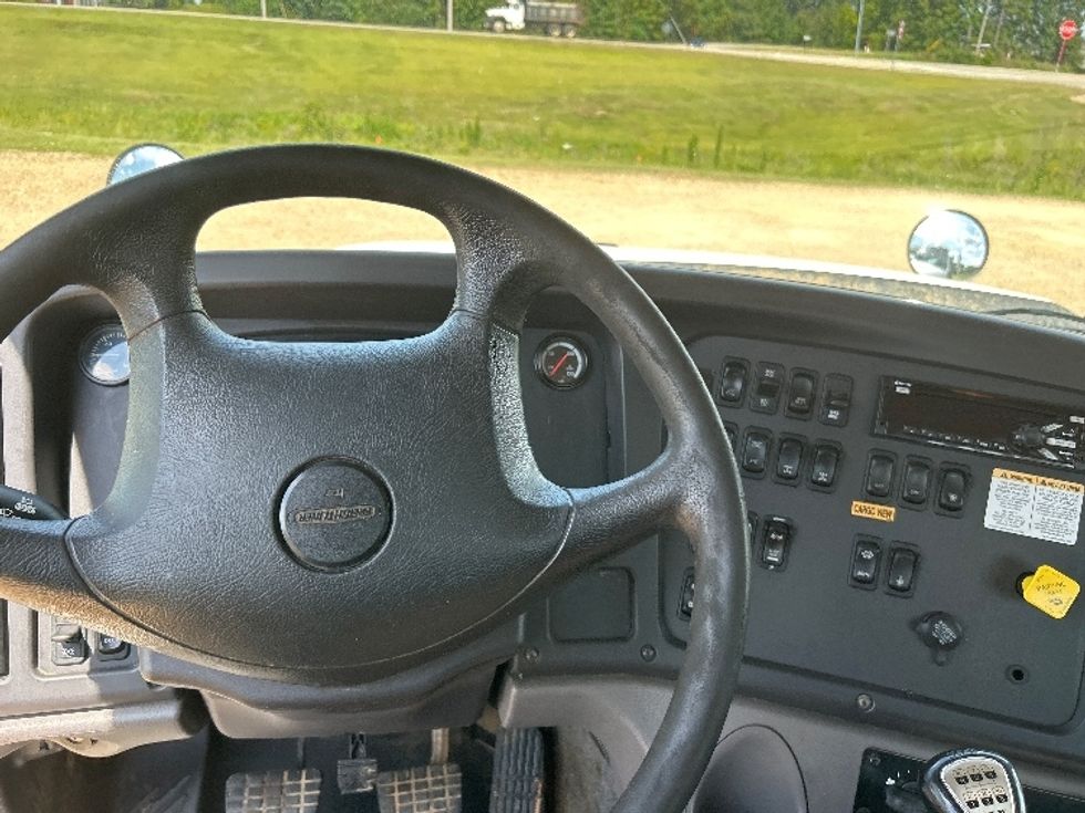 Flatbed Truck-Light and Medium Duty Trucks-Freightliner-2019-114SD-Hattiesburg-MS-257,409\n\t\tmiles-$ 98,250 - Image 17