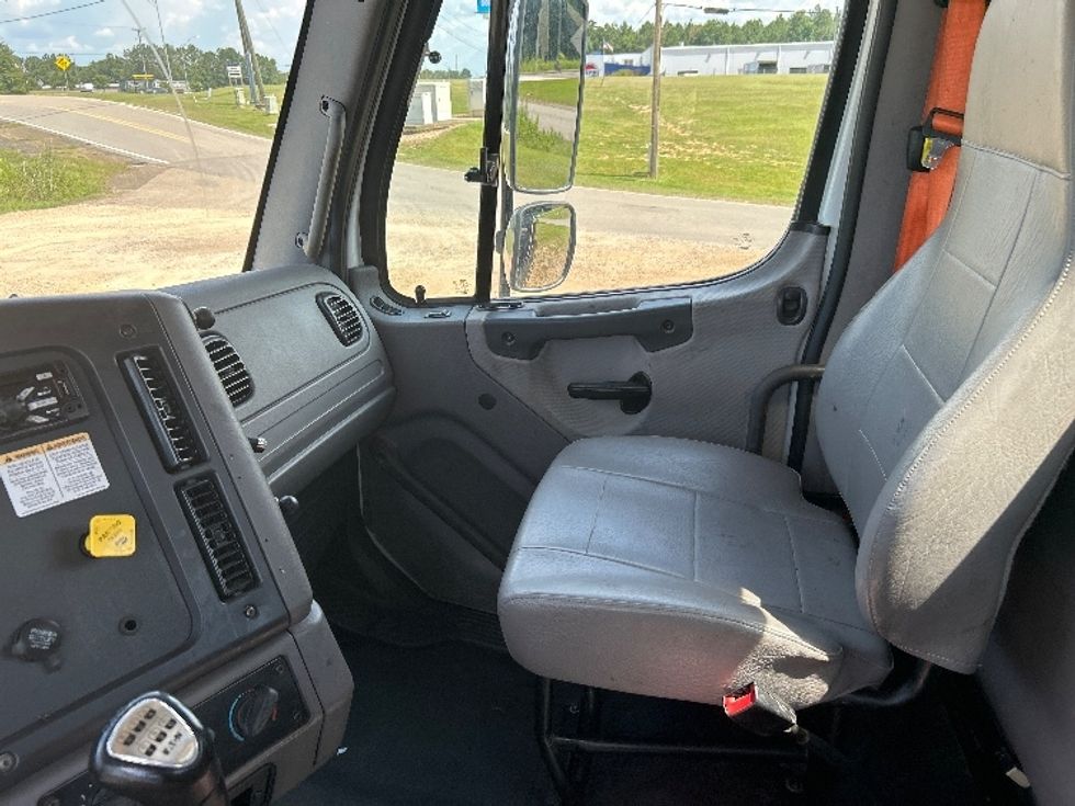 Flatbed Truck-Light and Medium Duty Trucks-Freightliner-2019-114SD-Hattiesburg-MS-257,409\n\t\tmiles-$ 98,250 - Image 18