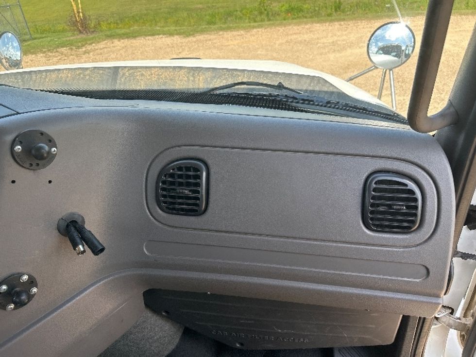 Flatbed Truck-Light and Medium Duty Trucks-Freightliner-2019-114SD-Hattiesburg-MS-257,409\n\t\tmiles-$ 98,250 - Image 20