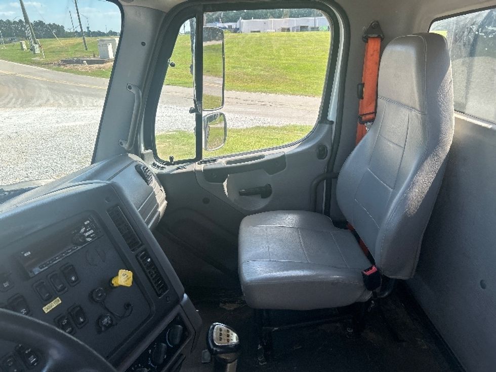 Flatbed Truck-Light and Medium Duty Trucks-Freightliner-2019-114SD-Hattiesburg-MS-312,930\n\t\tmiles-$ 94,000 - Image 19
