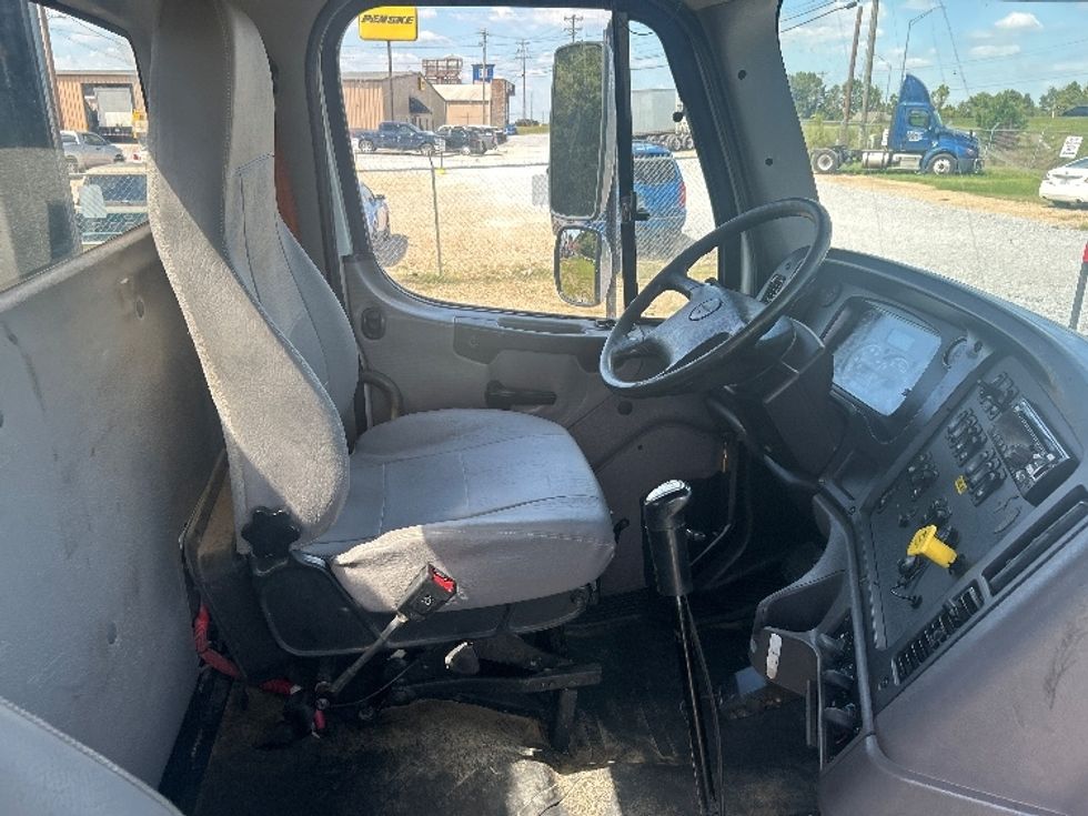 Flatbed Truck-Light and Medium Duty Trucks-Freightliner-2019-114SD-Hattiesburg-MS-312,930\n\t\tmiles-$ 94,000 - Image 22