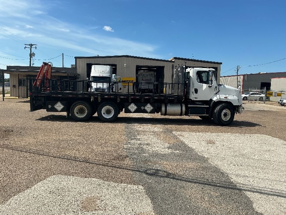 Flatbed Truck-Light and Medium Duty Trucks-Freightliner-2019-114SD-Longview-TX-106,765\n\t\tmiles-$ 93,750 - Image 15