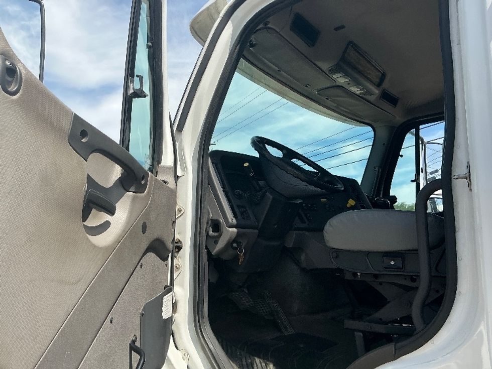 Flatbed Truck-Light and Medium Duty Trucks-Freightliner-2019-114SD-Longview-TX-106,765\n\t\tmiles-$ 93,750 - Image 16