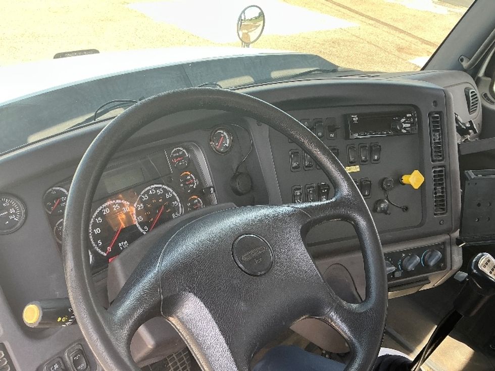 Flatbed Truck-Light and Medium Duty Trucks-Freightliner-2019-114SD-Longview-TX-106,765\n\t\tmiles-$ 93,750 - Image 17