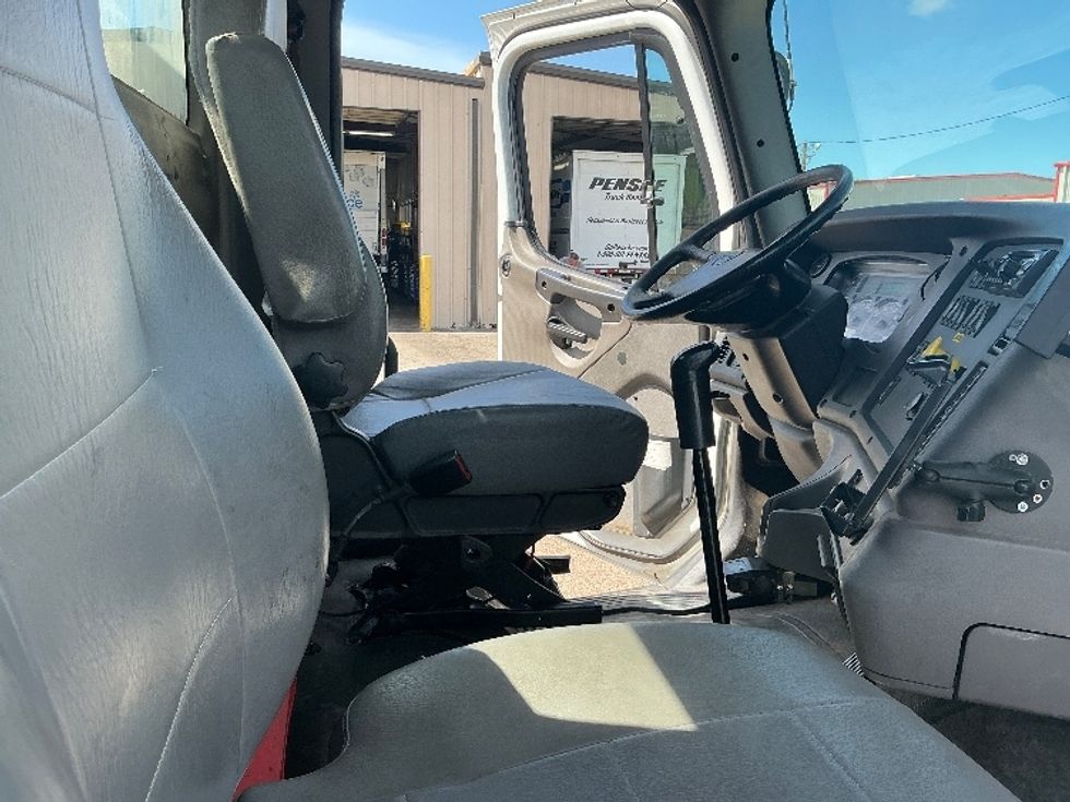 Flatbed Truck-Light and Medium Duty Trucks-Freightliner-2019-114SD-Longview-TX-106,765\n\t\tmiles-$ 93,750 - Image 22