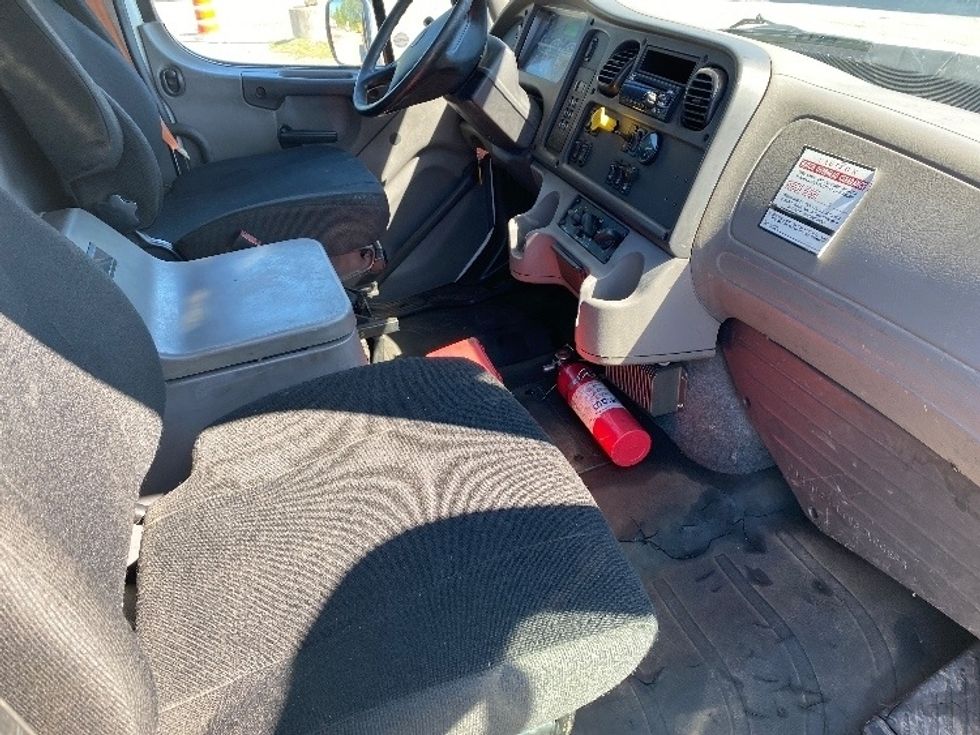 Flatbed Truck-Light and Medium Duty Trucks-Freightliner-2019-114SD-Minoa-NY-417,322\n\t\tmiles-$ 86,250 - Image 17