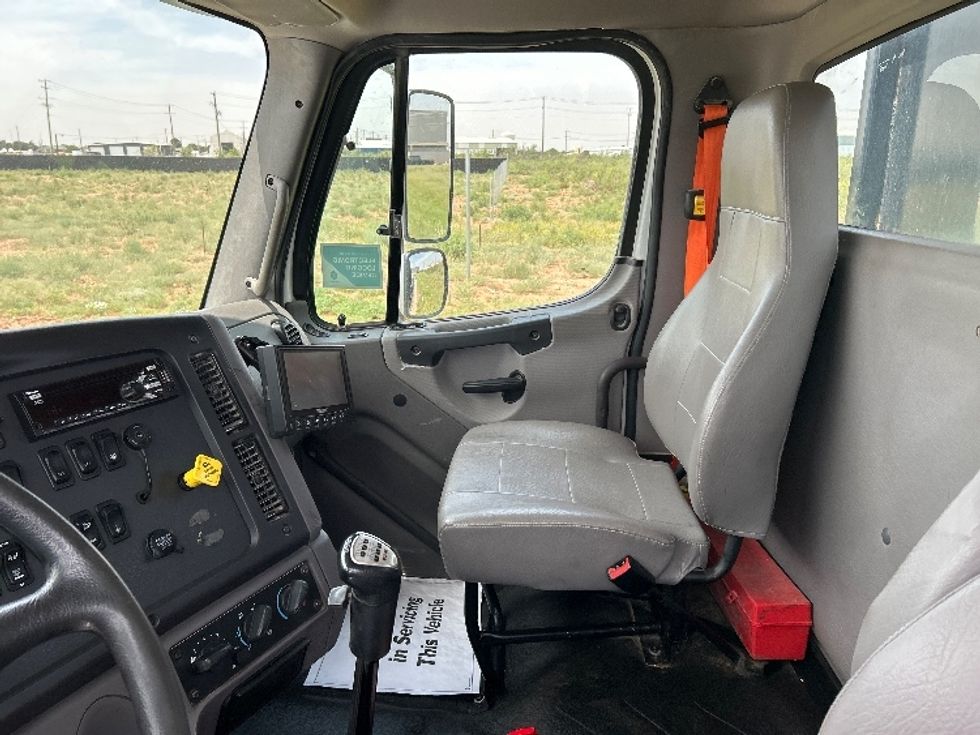 Flatbed Truck-Light and Medium Duty Trucks-Freightliner-2019-114SD-Odessa-TX-273,438\n\t\tmiles-$ 75,250 - Image 19