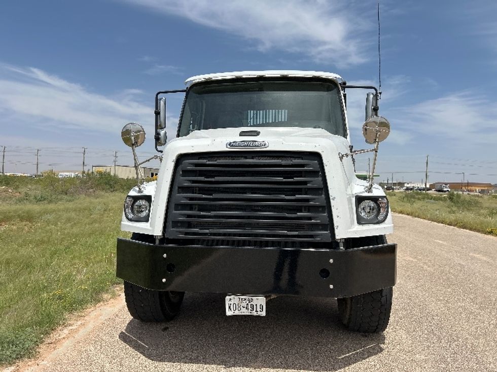 Flatbed Truck-Light and Medium Duty Trucks-Freightliner-2019-114SD-Odessa-TX-273,438\n\t\tmiles-$ 75,250 - Image 2