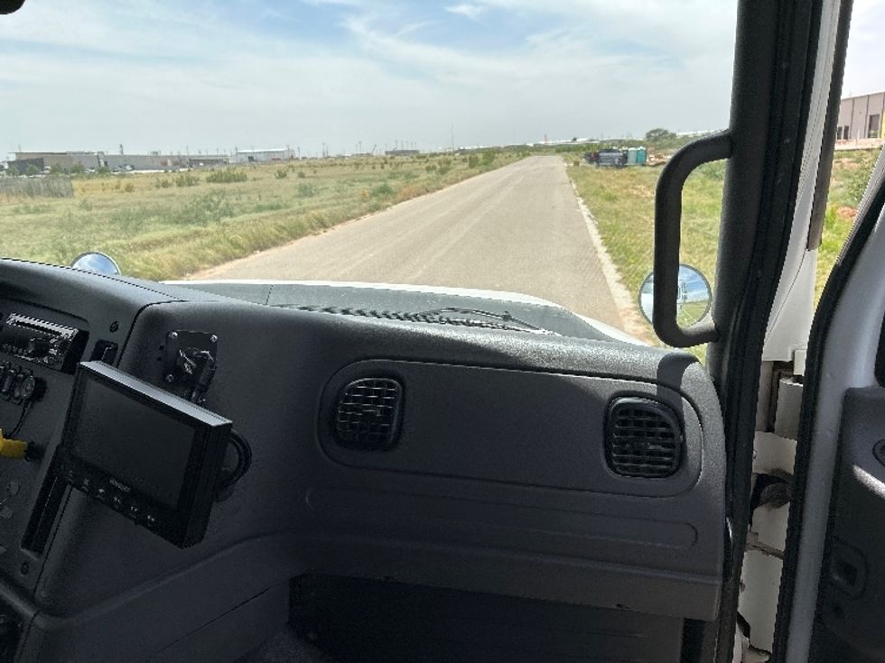 Flatbed Truck-Light and Medium Duty Trucks-Freightliner-2019-114SD-Odessa-TX-273,438\n\t\tmiles-$ 75,250 - Image 21