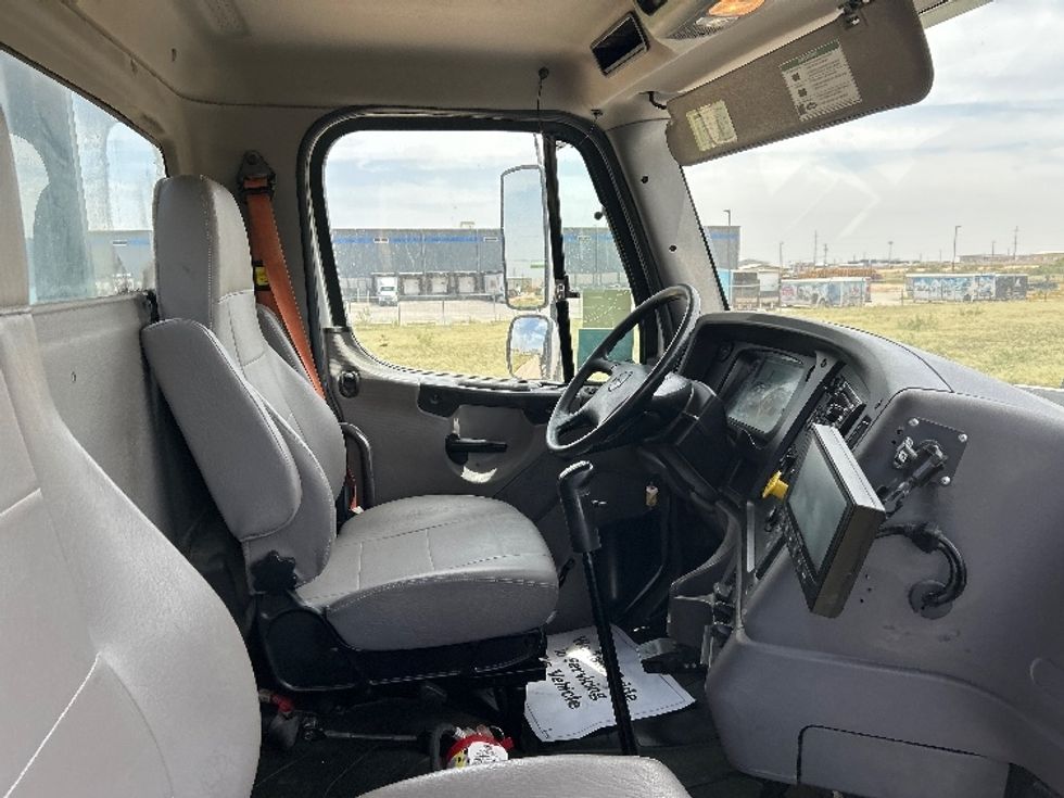 Flatbed Truck-Light and Medium Duty Trucks-Freightliner-2019-114SD-Odessa-TX-273,438\n\t\tmiles-$ 75,250 - Image 22
