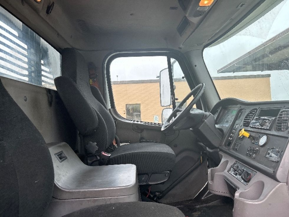 Flatbed Truck-Light and Medium Duty Trucks-Freightliner-2019-114SD-Rochester-NY-348,169\n\t\tmiles-$ 91,250 - Image 22