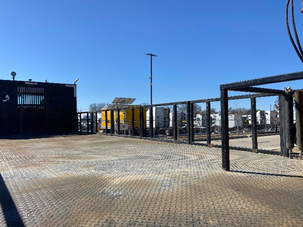 Flatbed Truck-Light and Medium Duty Trucks-Freightliner-2019-114SD-San Antonio-TX-223,117\n\t\tmiles-$ 90,750 - Image 10