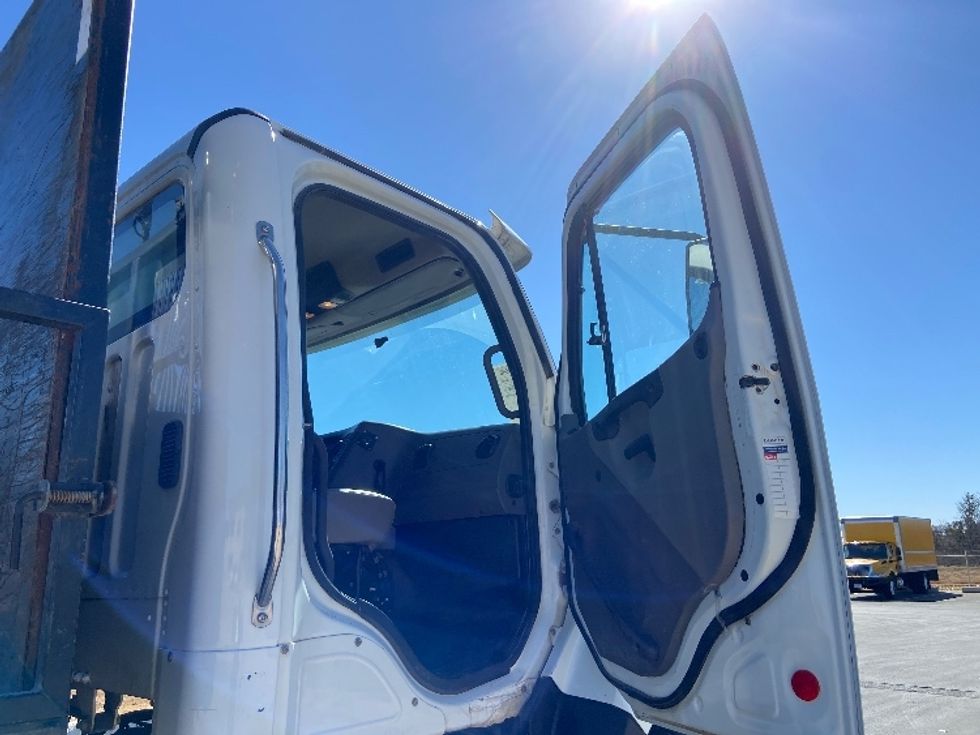 Flatbed Truck-Light and Medium Duty Trucks-Freightliner-2019-114SD-San Antonio-TX-223,117\n\t\tmiles-$ 90,750 - Image 18