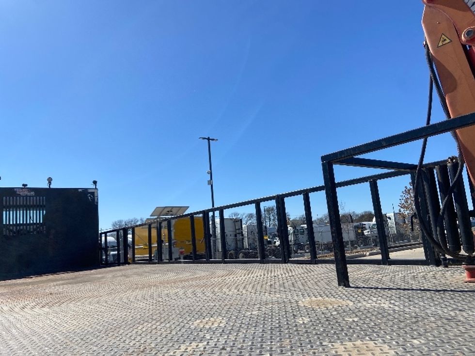 Flatbed Truck-Light and Medium Duty Trucks-Freightliner-2019-114SD-San Antonio-TX-258,287\n\t\tmiles-$ 89,500 - Image 10