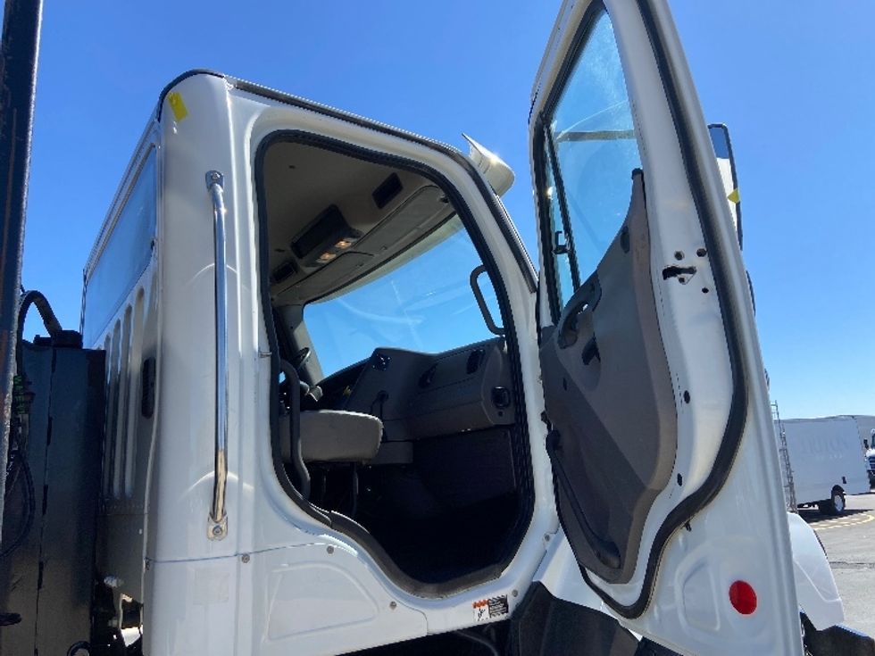 Flatbed Truck-Light and Medium Duty Trucks-Freightliner-2019-114SD-San Antonio-TX-258,287\n\t\tmiles-$ 89,500 - Image 18