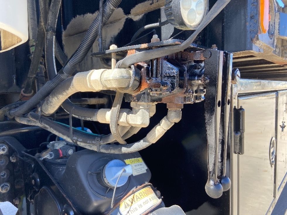 Flatbed Truck-Light and Medium Duty Trucks-Freightliner-2019-114SD-San Antonio-TX-258,287\n\t\tmiles-$ 89,500 - Image 27