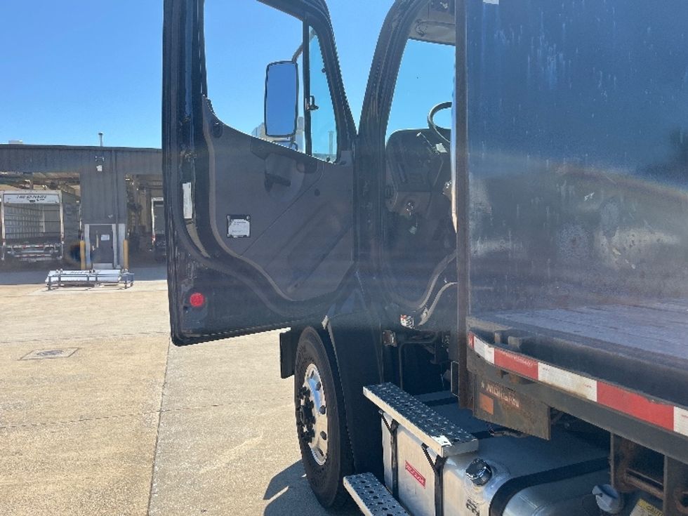 Flatbed Truck-Light and Medium Duty Trucks-Freightliner-2019-114SD-Sterling-VA-293,660\n\t\tmiles-$ 84,500 - Image 15