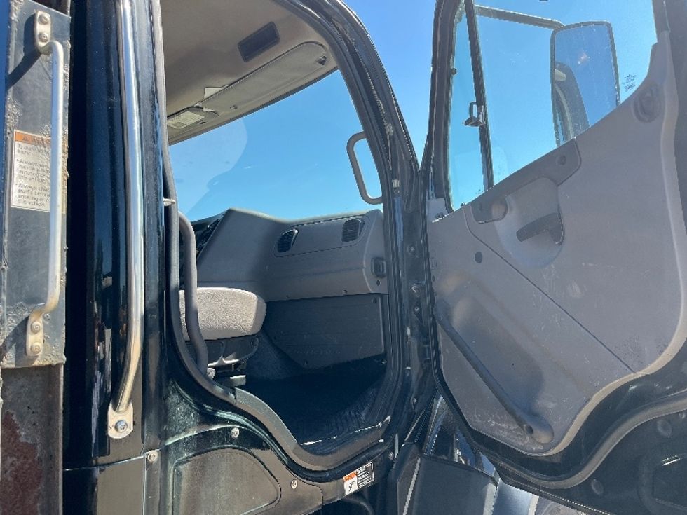 Flatbed Truck-Light and Medium Duty Trucks-Freightliner-2019-114SD-Sterling-VA-293,660\n\t\tmiles-$ 84,500 - Image 19