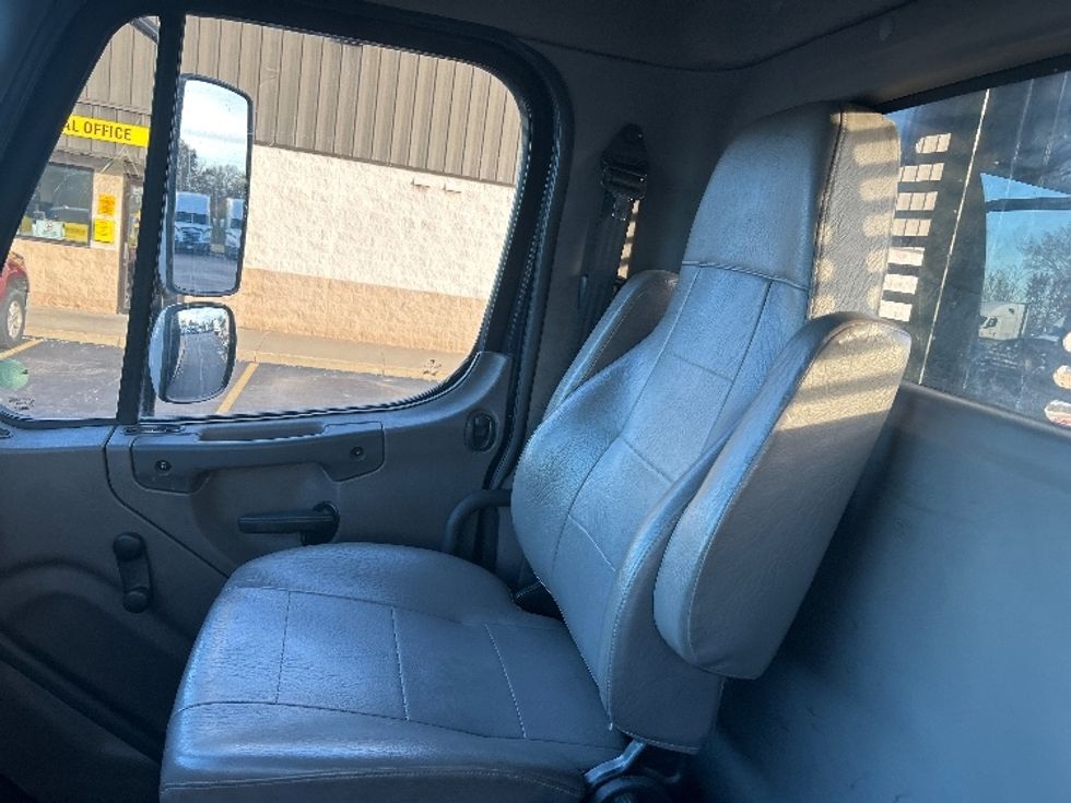 Flatbed Truck-Light and Medium Duty Trucks-Freightliner-2019-M2-Akron-OH-298,549\n\t\tmiles-$ 44,750 - Image 16