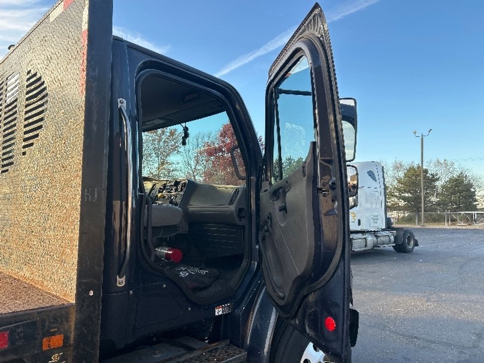 Flatbed Truck-Light and Medium Duty Trucks-Freightliner-2019-M2-Akron-OH-298,549\n\t\tmiles-$ 44,750 - Image 17