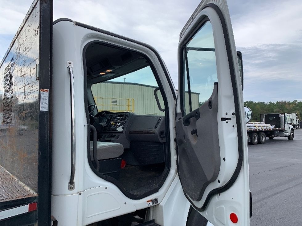 Flatbed Truck-Light and Medium Duty Trucks-Freightliner-2019-M2-Alabaster-AL-96,378\n\t\tmiles-$ 53,750 - Image 17