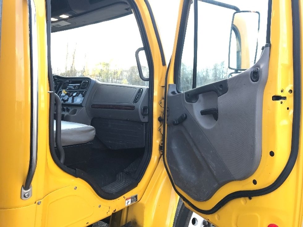 Flatbed Truck-Light and Medium Duty Trucks-Freightliner-2019-M2-Albany-NY-105,872\n\t\tmiles-$ 46,750 - Image 17