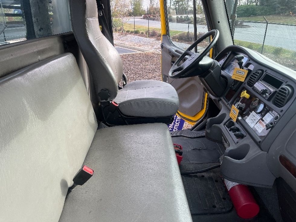 Flatbed Truck-Light and Medium Duty Trucks-Freightliner-2019-M2-Atlanta (Forest Park)-GA-122,330\n\t\tmiles-$ 53,000 - Image 21