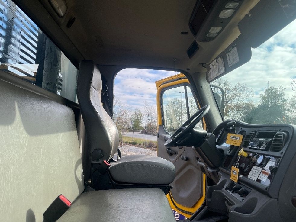 Flatbed Truck-Light and Medium Duty Trucks-Freightliner-2019-M2-Atlanta (Forest Park)-GA-122,330\n\t\tmiles-$ 53,000 - Image 22