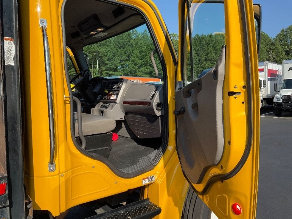 Flatbed Truck-Light and Medium Duty Trucks-Freightliner-2019-M2-Atlanta-GA-144,581\n\t\tmiles-$ 52,500 - Image 14