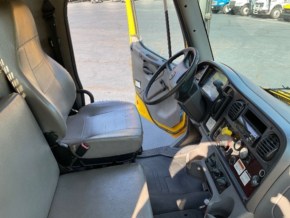 Flatbed Truck-Light and Medium Duty Trucks-Freightliner-2019-M2-Atlanta-GA-144,581\n\t\tmiles-$ 52,500 - Image 16