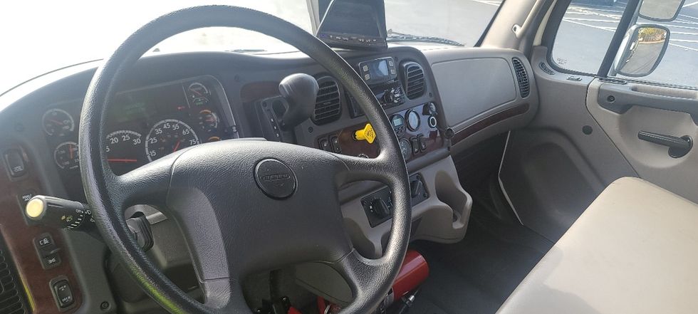 Flatbed Truck-Light and Medium Duty Trucks-Freightliner-2019-M2-Atlanta-GA-30,671\n\t\tmiles-$ 64,750 - Image 18