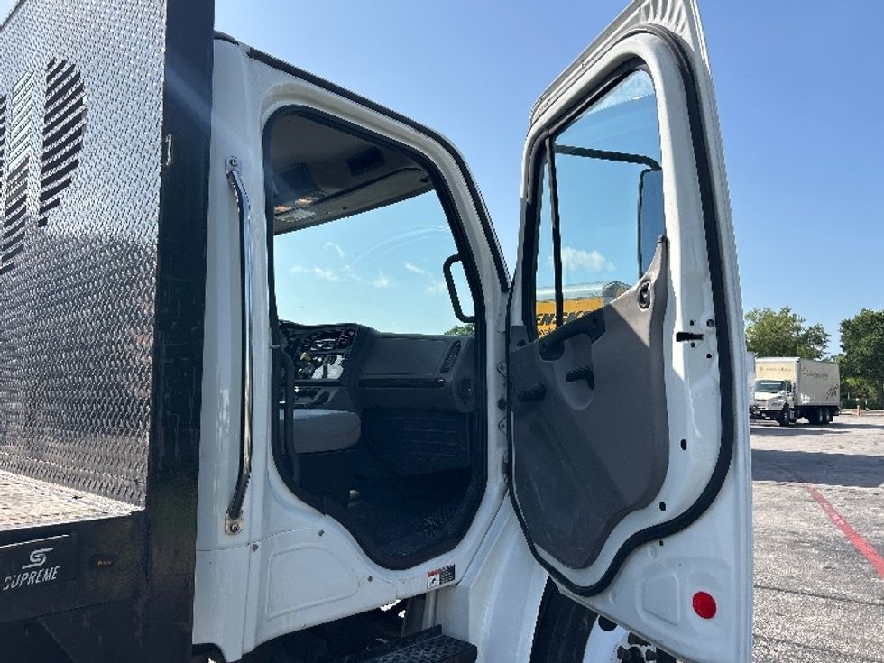 Flatbed Truck-Light and Medium Duty Trucks-Freightliner-2019-M2-Austin-TX-136,941\n\t\tmiles-$ 58,750 - Image 18