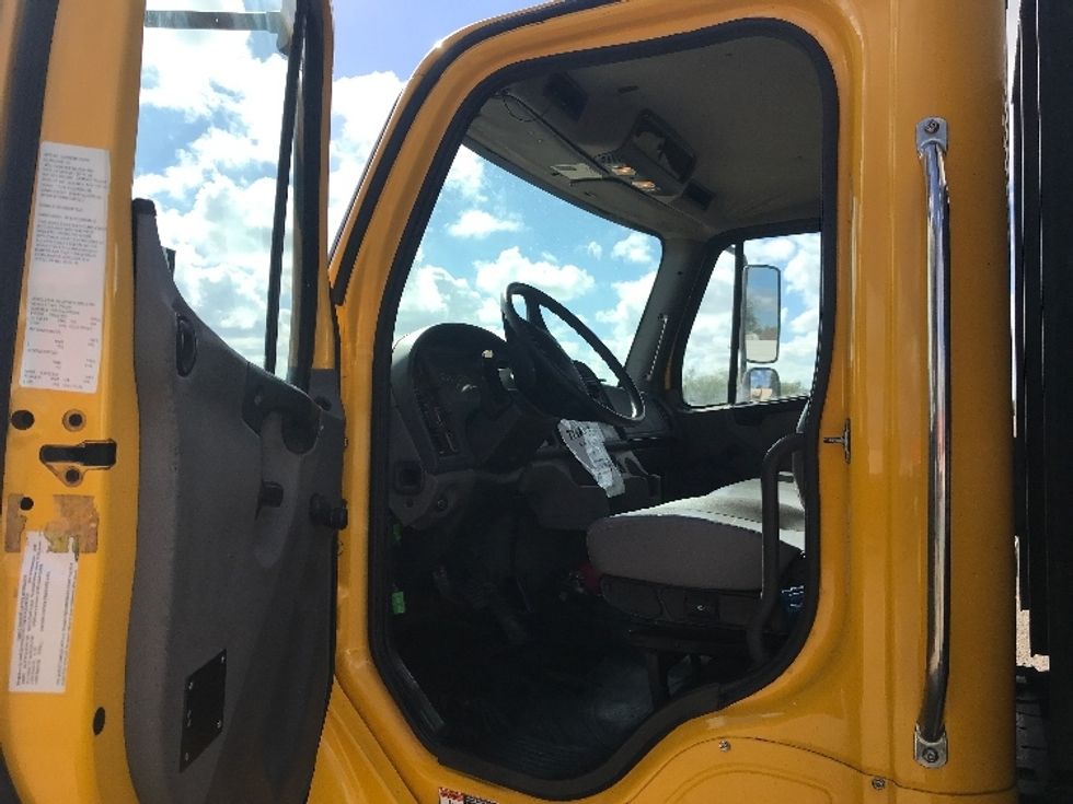 Flatbed Truck-Light and Medium Duty Trucks-Freightliner-2019-M2-Austin-TX-180,597\n\t\tmiles-$ 42,750 - Image 16