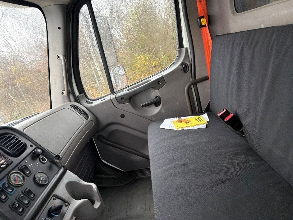 Flatbed Truck-Light and Medium Duty Trucks-Freightliner-2019-M2-Baltimore-MD-215,385\n\t\tmiles-$ 57,500 - Image 13