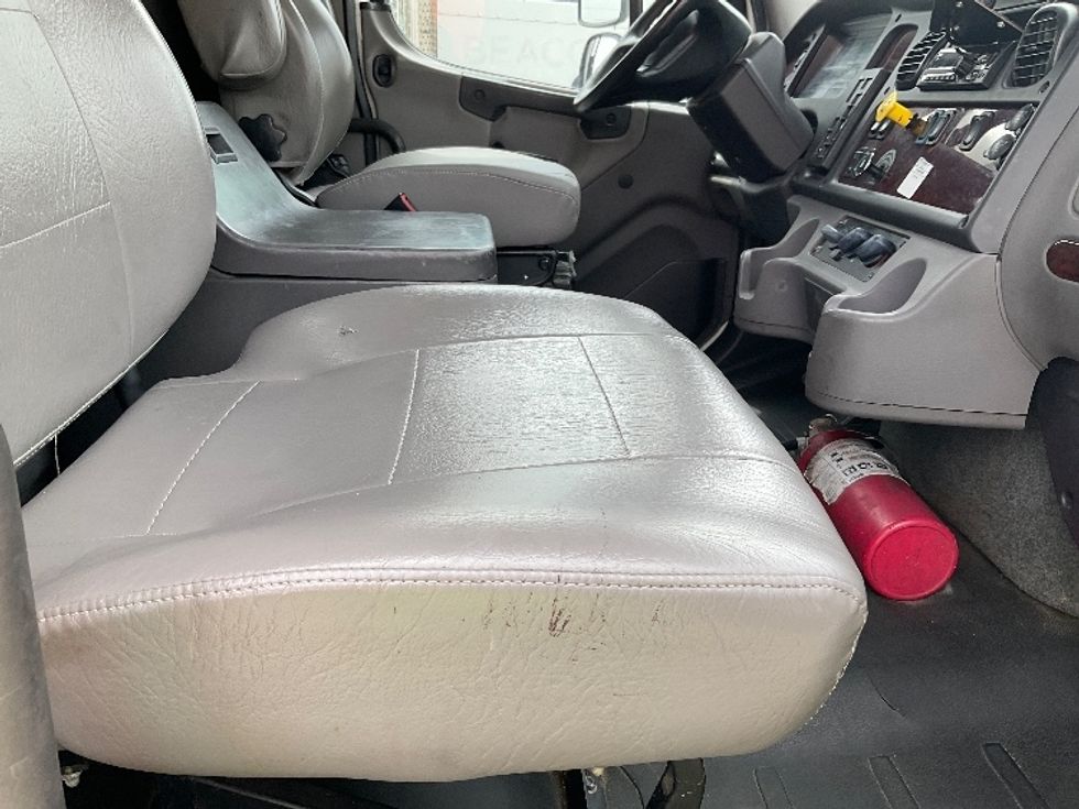 Flatbed Truck-Light and Medium Duty Trucks-Freightliner-2019-M2-Beaumont-TX-127,779\n\t\tmiles-$ 53,500 - Image 20