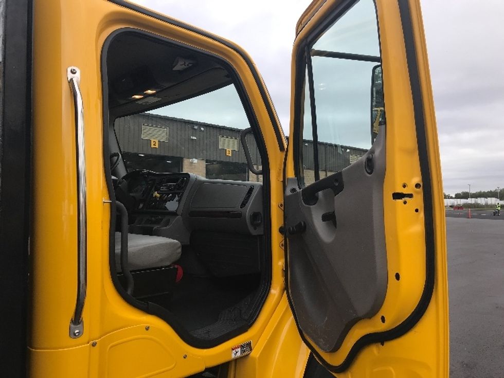 Flatbed Truck-Light and Medium Duty Trucks-Freightliner-2019-M2-Bensalem-PA-131,666\n\t\tmiles-$ 46,750 - Image 17