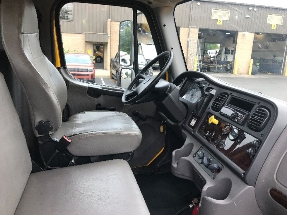 Flatbed Truck-Light and Medium Duty Trucks-Freightliner-2019-M2-Bensalem-PA-131,666\n\t\tmiles-$ 46,750 - Image 19