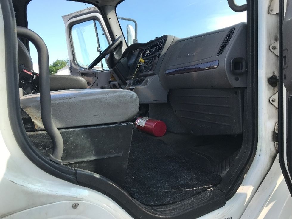 Flatbed Truck-Light and Medium Duty Trucks-Freightliner-2019-M2-Bensalem-PA-362,055\n\t\tmiles-$ 42,000 - Image 18