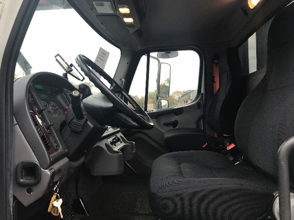 Flatbed Truck-Light and Medium Duty Trucks-Freightliner-2019-M2-Bensalem-PA-76,768\n\t\tmiles-$ 45,000 - Image 15