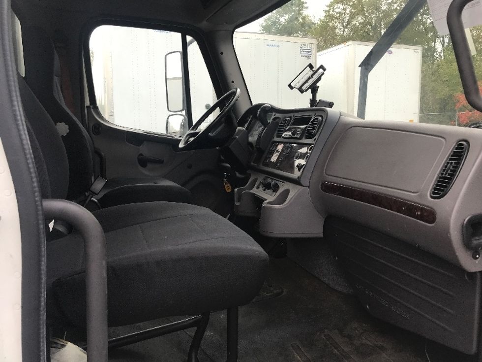 Flatbed Truck-Light and Medium Duty Trucks-Freightliner-2019-M2-Bensalem-PA-76,768\n\t\tmiles-$ 45,000 - Image 19