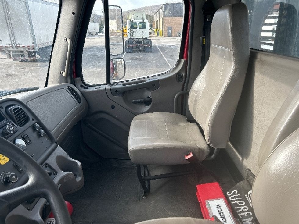 Flatbed Truck-Light and Medium Duty Trucks-Freightliner-2019-M2-Binghamton-NY-230,000\n\t\tmiles-$ 64,250 - Image 14