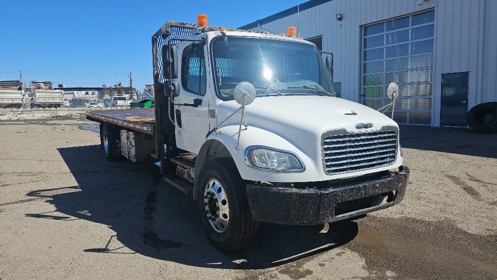 Flatbed Truck-Light and Medium Duty Trucks-Freightliner-2019-M2-Calgary-AB-188,732\n\t\tkm-$ 67,250 - Image 1